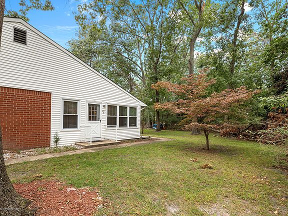 4th image of 221 Columbine Ave #D