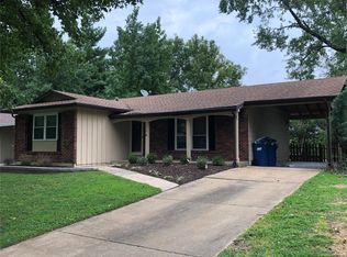 2258 Westglen Park Dr, Maryland Heights, MO 63043