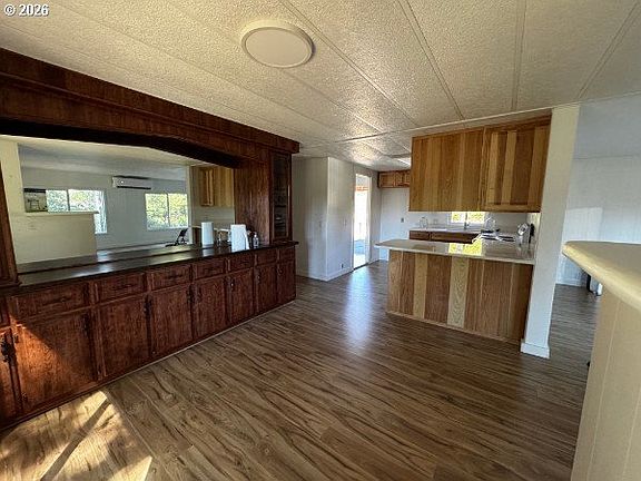 4th image of 44440 Finch Ln