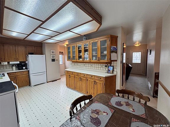 5th image of 423 7th AVENUE W