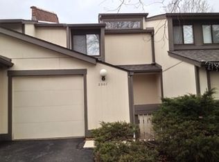 2501 Honeysuckle Ln, Rolling Meadows, IL 60008