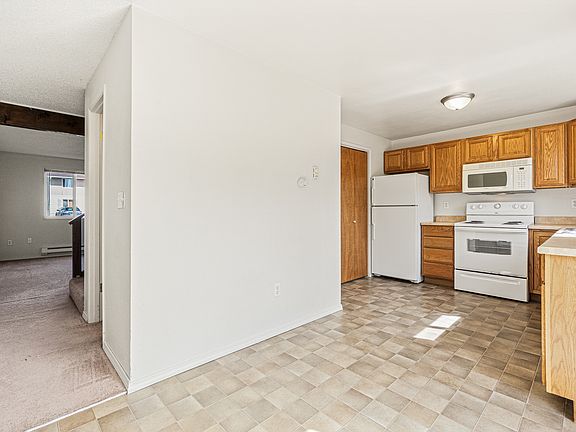 3rd image of 428 1st Ave N APT 3