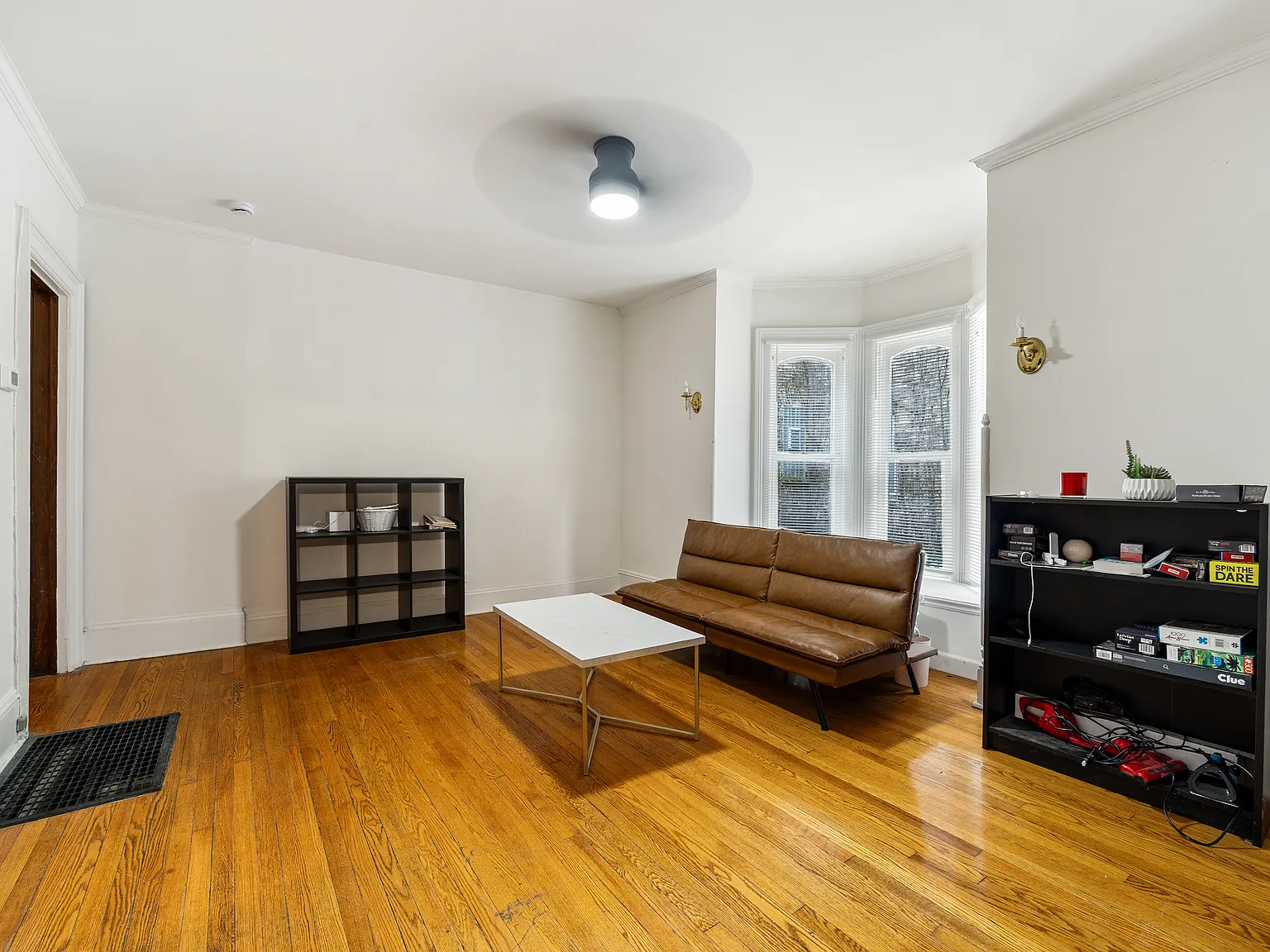 1906 Orrington Ave — Photo 2
