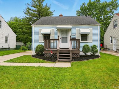 19436 Elkhart St, Harper Woods, MI, 48225