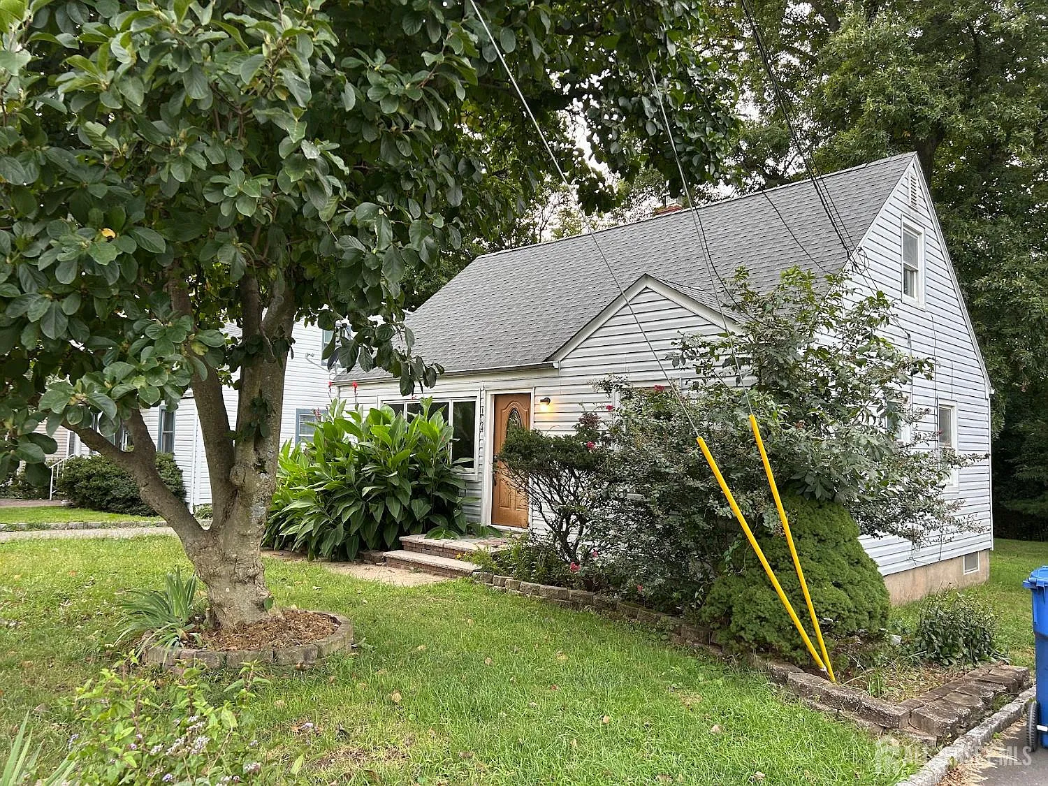 3 bed, 1.0 bath, 1008 sqft, $2,800 — Photo 2