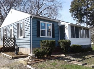 1215 Maple St, Lake In The Hills, IL 60156