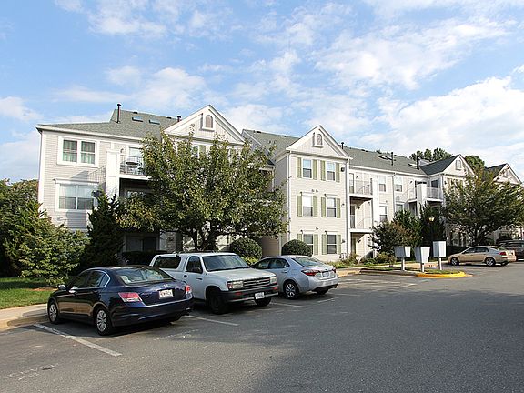 2nd image of 10021 Vanderbilt Cir #615
