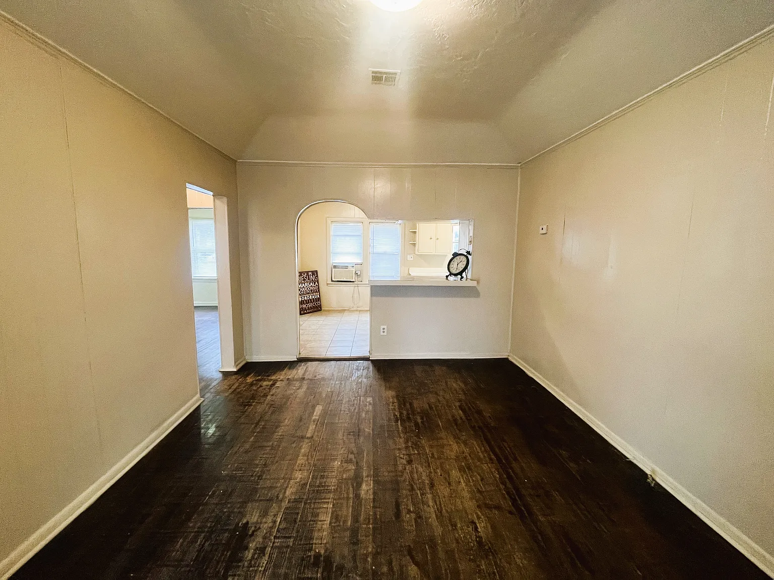 3 bed, 1050 sqft, $950 — Photo 2