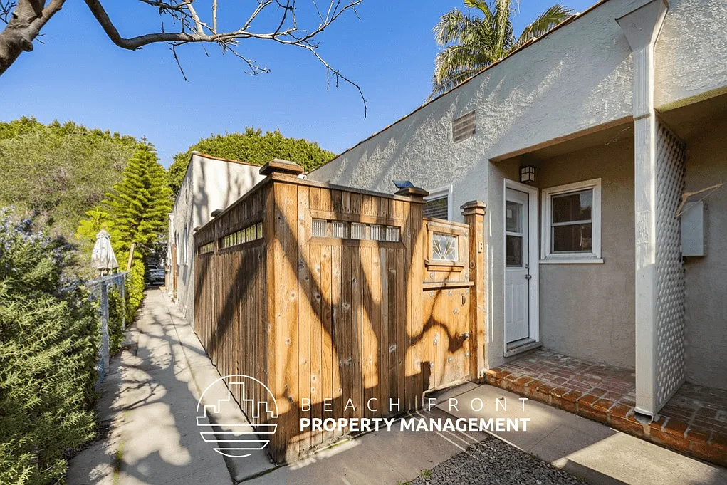 2450 Oak St. — Photo 2