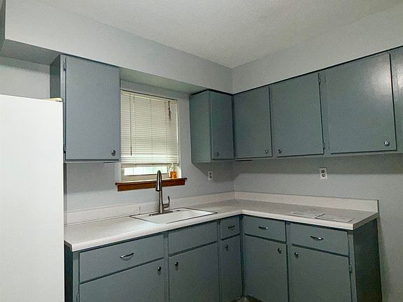3rd image of 3095 Hoskins Rd