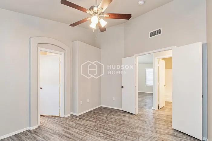 843 E Morelos St — Photo 12