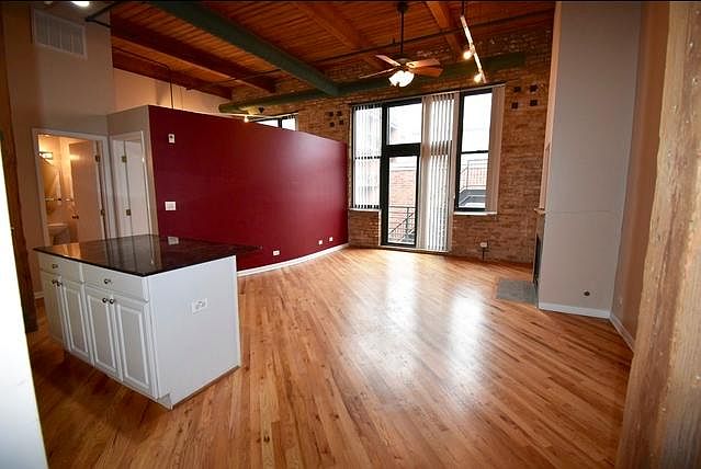 1st image of 2222 W Diversey Ave APT 412