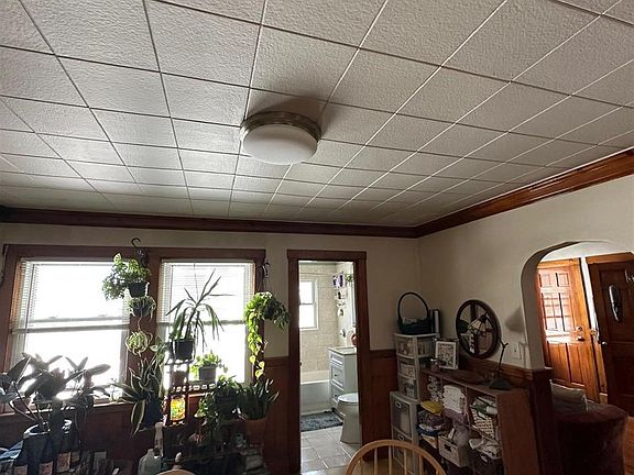 5th image of 23 Ashland St