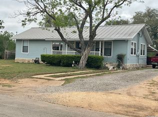 110 RENFRO, Devine, TX 78016