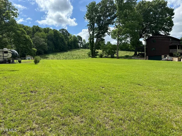607 Baywood Dr, Piney Flats, TN 37686