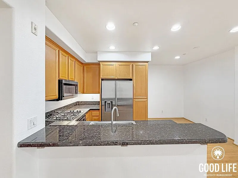 2 bed, 2.0 bath, 1128 sqft, $3,000 — Photo 4