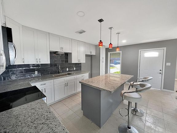 3rd image of 4001 Brentwood St #1
