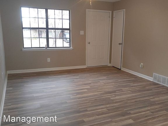 4th image of 5555 Briarwood Dr