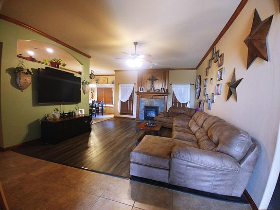 4th image of 3304 Marilyn Dr