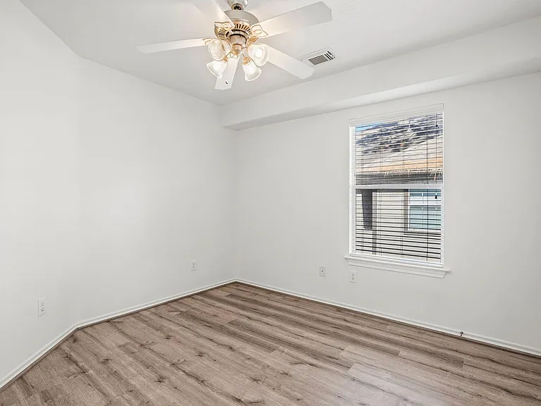35 Wickerdale Pl — Photo 13
