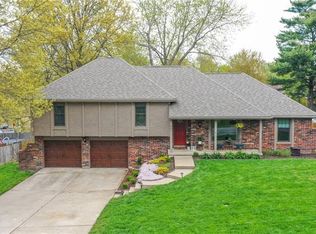 405 NE Golfview Dr, Blue Springs, MO 64014