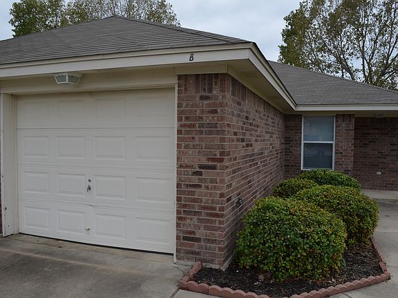 3rd image of 932 Rosewood Dr
