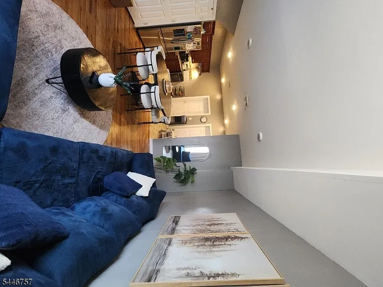 245 W Grand St — Photo 13