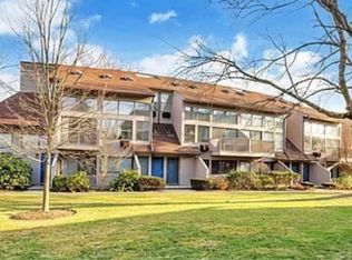 1465 E Putnam Ave APT 229, Greenwich, CT 06870
