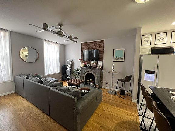 3rd image of 806 Washington St APT 2