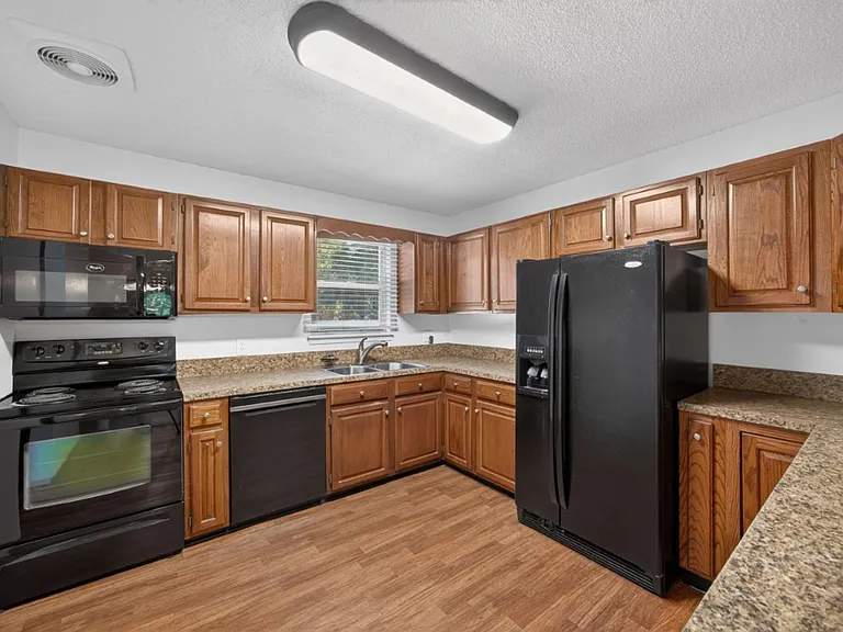 892 Branscomb Rd — Photo 13