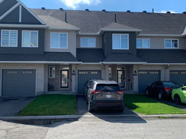 714 Pipit Ln, Ottawa, ON K2J 7A5