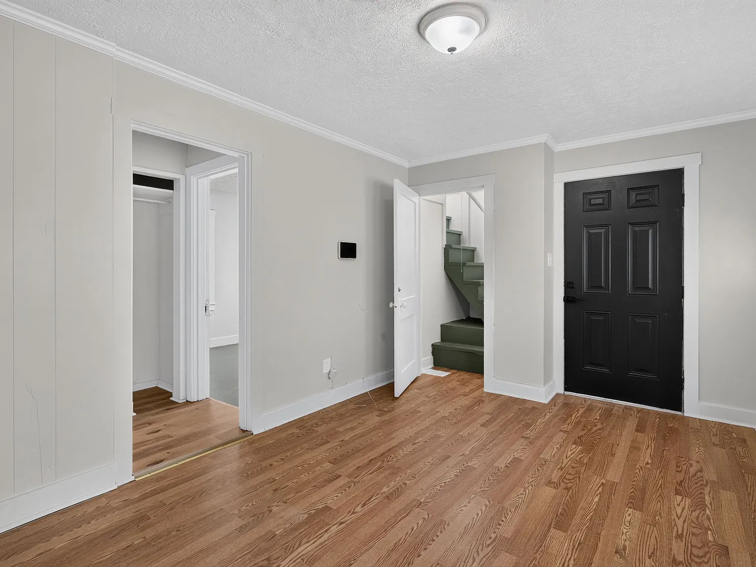 3 bed, 1200 sqft, $1,400 — Photo 1