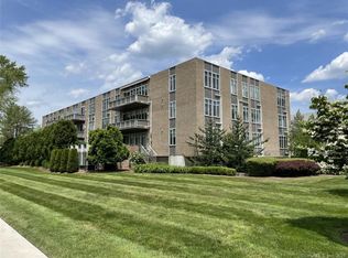 1028 Farmington Ave APT 3E, West Hartford, CT 06107