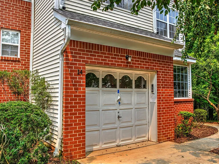 14 Taft Ct — Photo 3