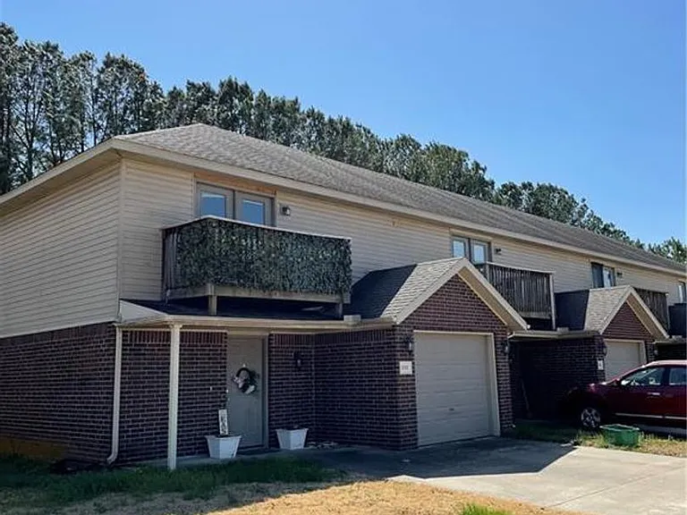 2149-2155 Skyler Dr — Photo 2