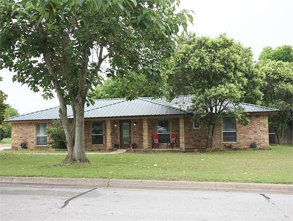 1st image of 9215 Oak Hills Dr
