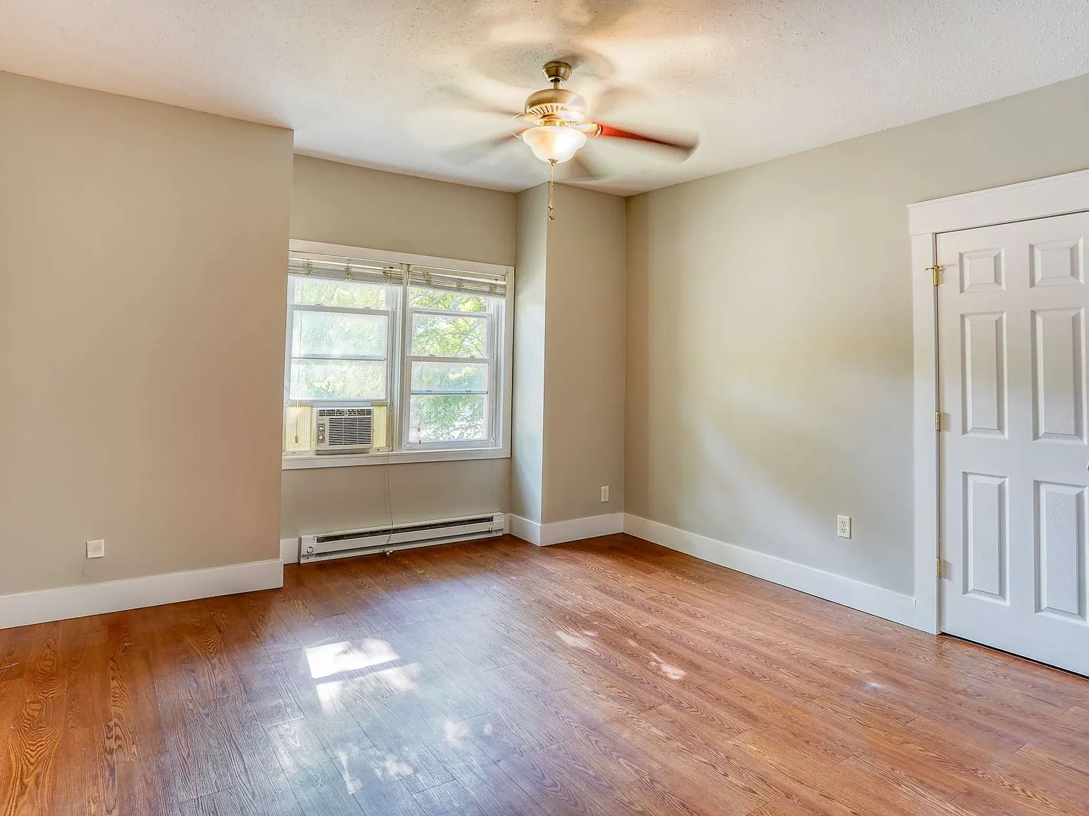 1529 Ferry Street Apartments — Photo 3