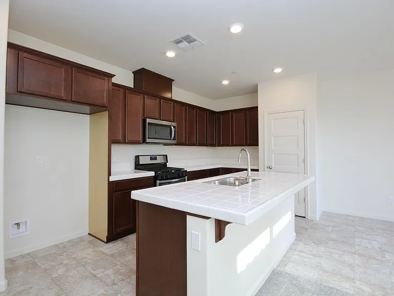 4800 Ocean Ln — Photo 7