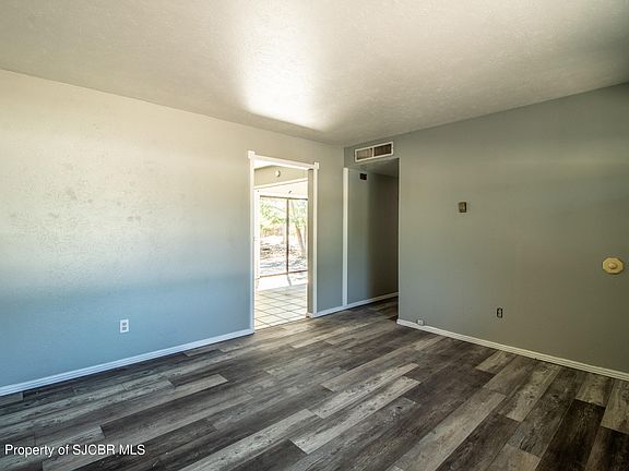 3rd image of 2212 N Fairview Ave
