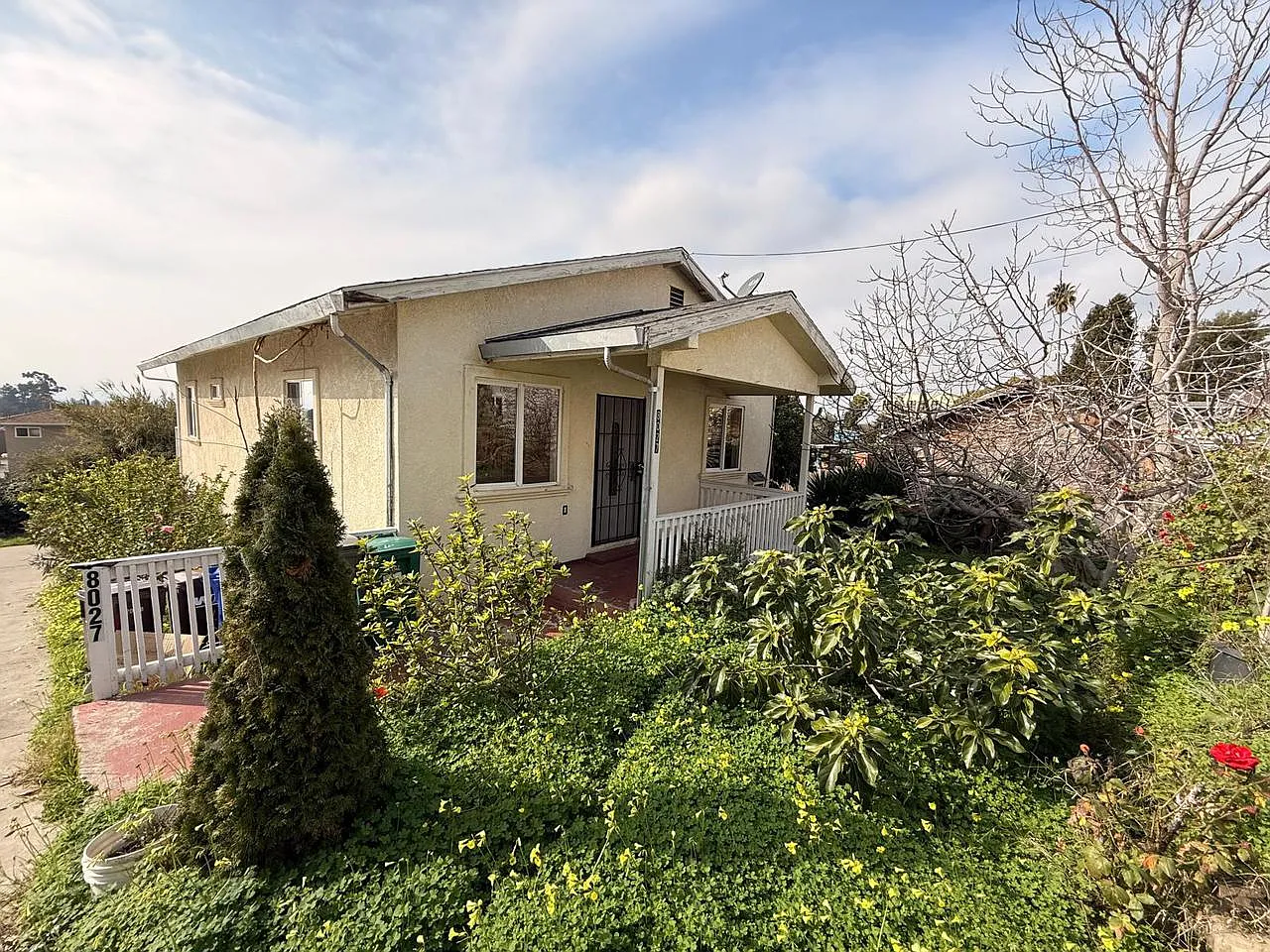 4 bed, 1300 sqft, $4,413 — Photo 3