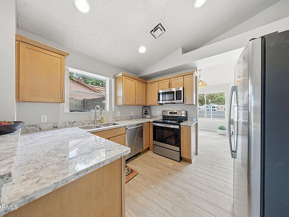 5th image of 8008 W KRALL Street