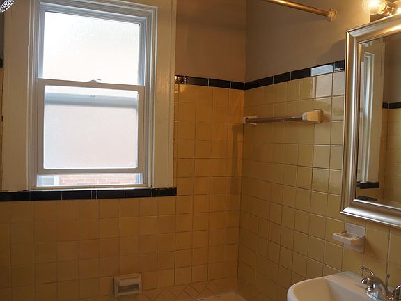 5th image of 7605 Fairham Ave