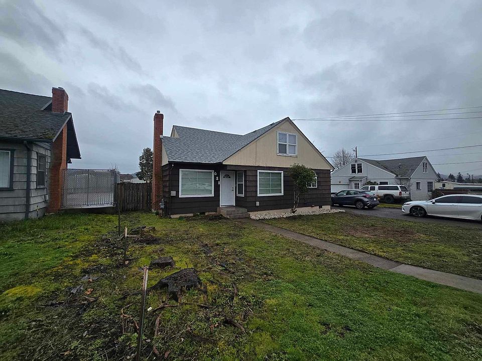 1st image of 621 NE Alameda Ave