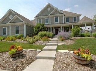 40W424 Carl Sandburg Rd, St Charles, IL 60175