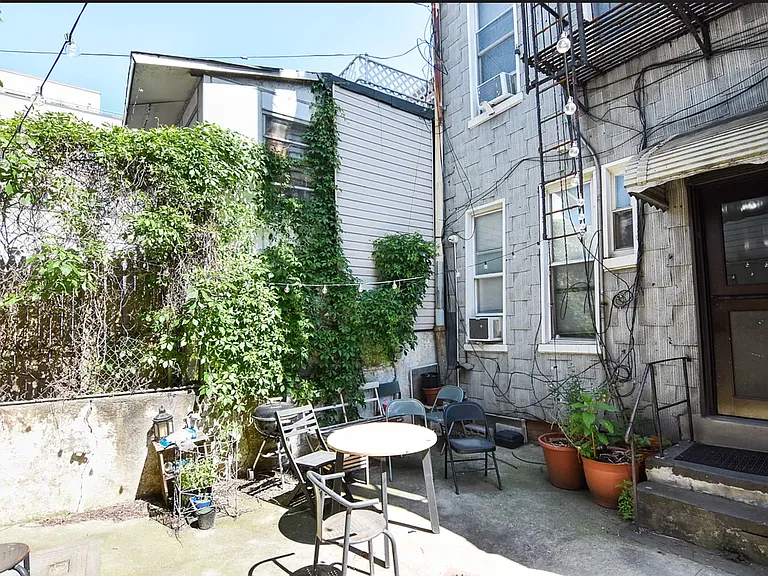 214 N 6th St #4L — Photo 12