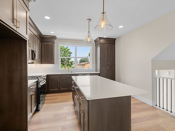 3rd image of 349 SE Walnut St