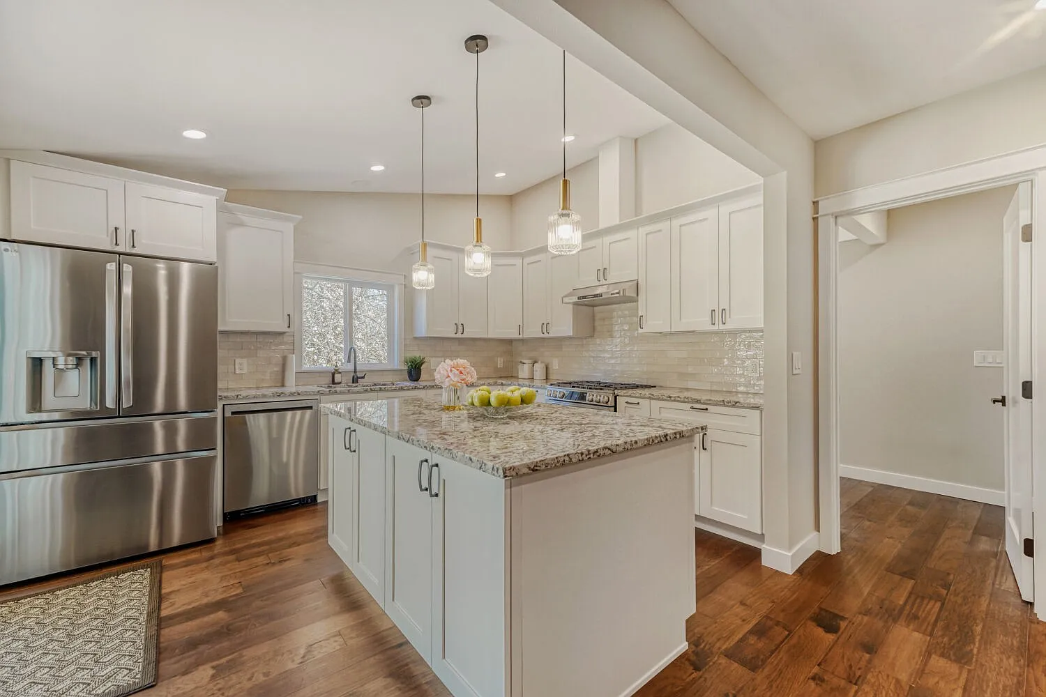 3 bed, 2326 sqft, $3,795 — Photo 3