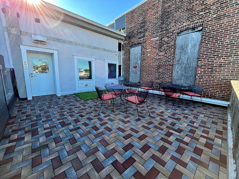 315 Main St — Photo 1