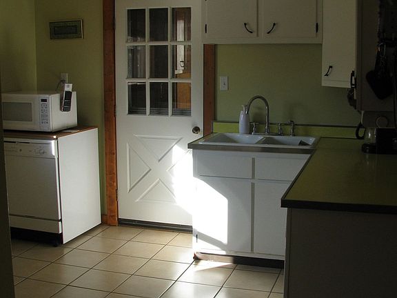 3rd image of 835 Arcadia Ave
