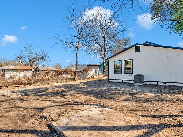 439 W Lubbock St — Photo 20